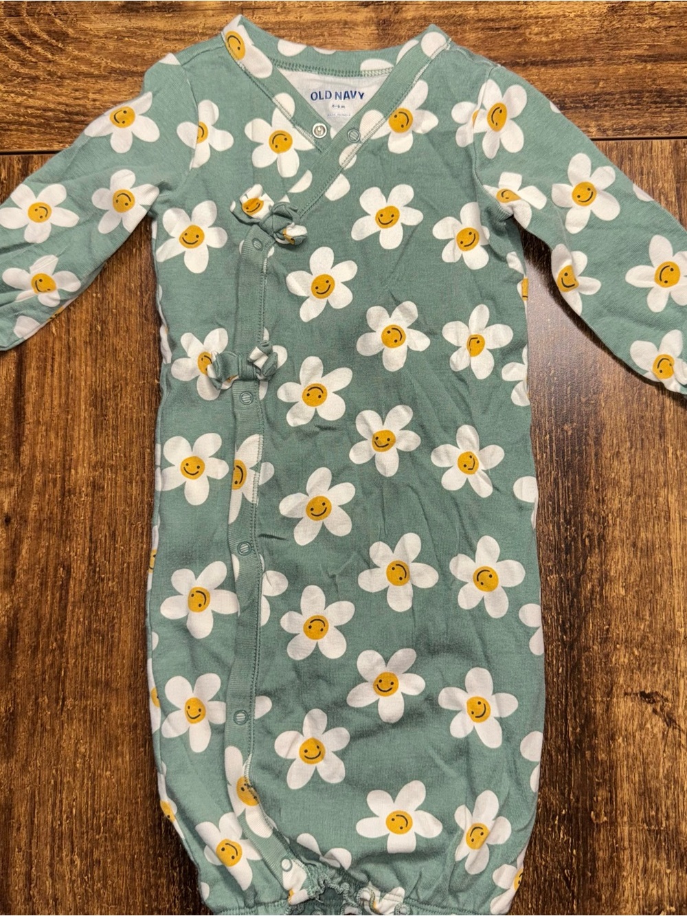 Old Navy Sage Green Daisy Smiley Sleep Sack 6-9M